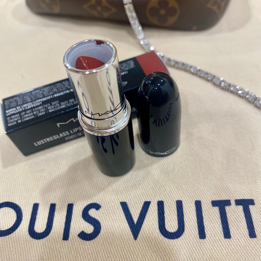 🔥PDA 🔥MAC LustreGlass lipstick NIB! Full size!